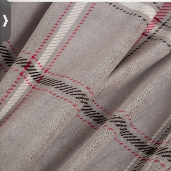 Berkshire Primaluxe 60"X70" Oversized Throw, 2-Pack - Picture 4 of 5